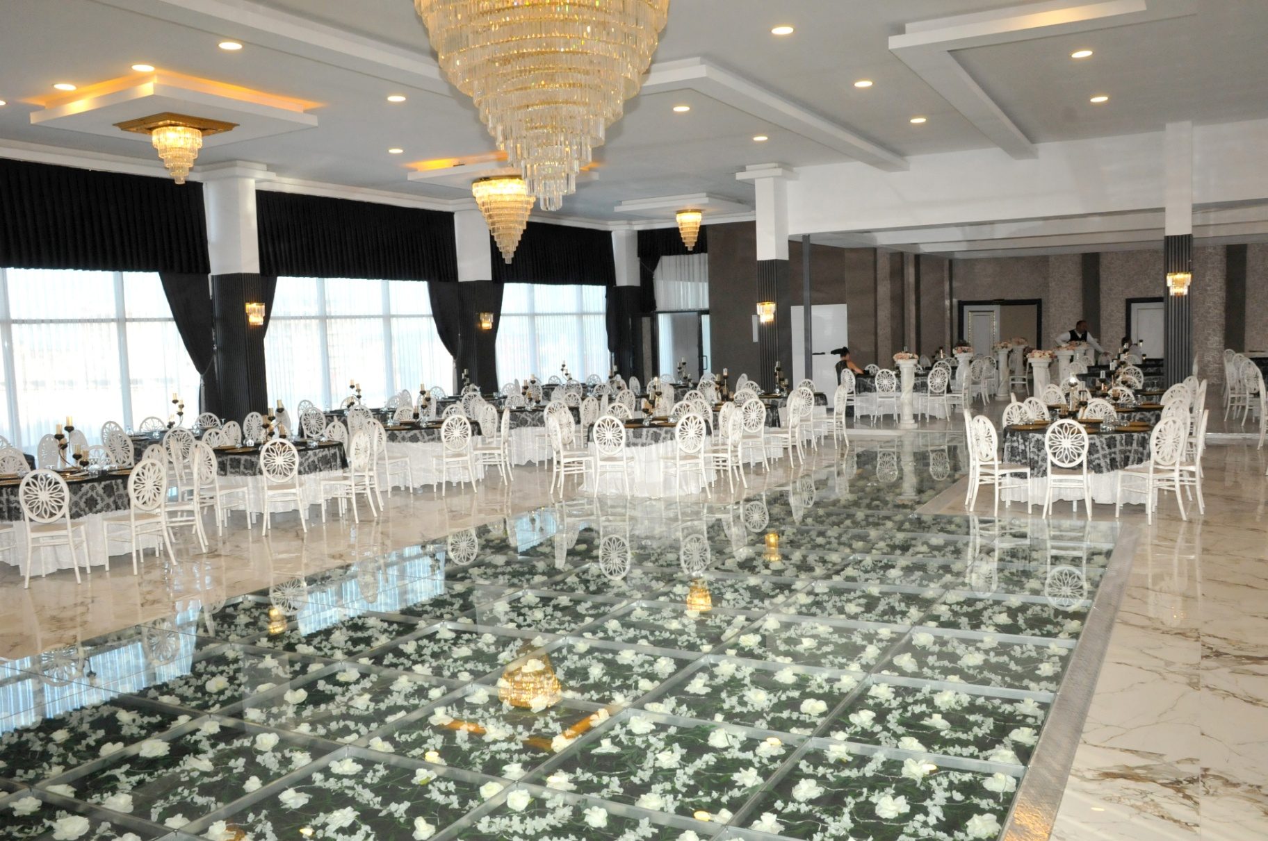 Gün ışığı alan ferah salon