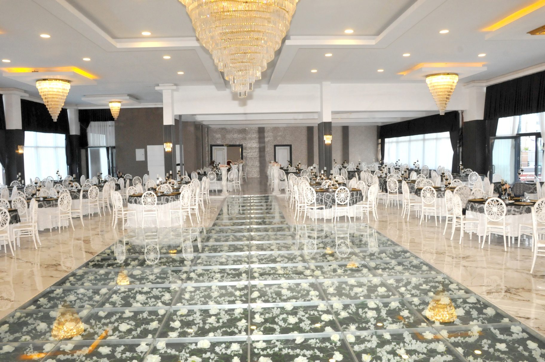 Velora Wedding kolonsuz salon ve cam şeref yolu